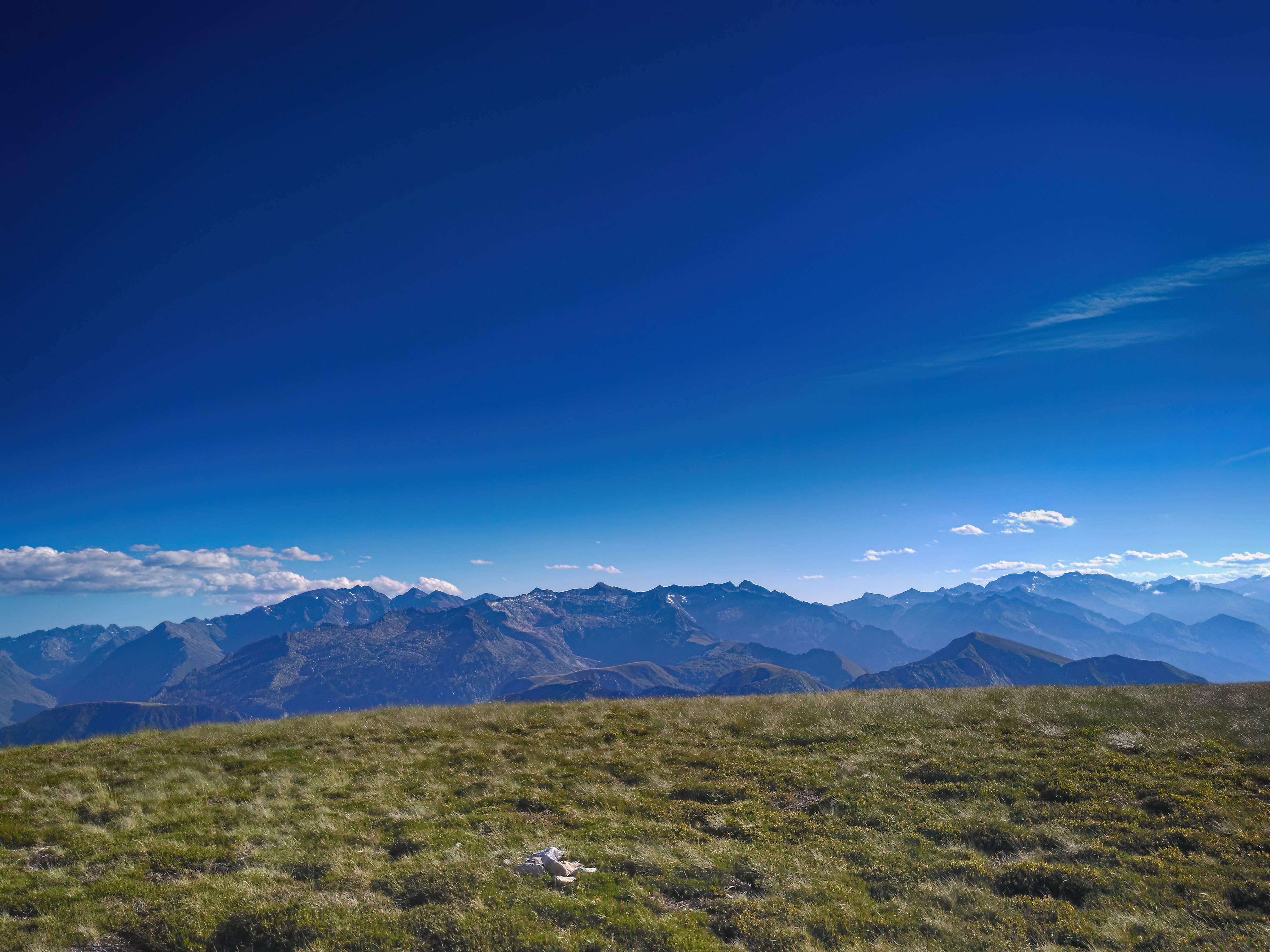 Pic des Trois Seigneurs (2199m) ጠ Panorama ouest vers le Mont Valier et le Couserans